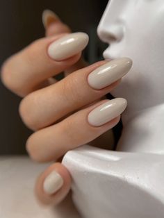 Ivory Nails, Ongles Beiges, Beige Nails Design, Milky Nails, Beige Nails, Casual Nails, Oval Nails