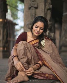 Bengali Photoshoot In Saree, Teju Ashwini, Aesthetic Saree, Kerala Wedding Saree, Saree Outfit, Easy Photography Ideas, Saree Poses, Traditional Indian Dress