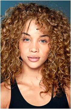 Hair On Brown Skin, Glamour Waves, Wavy Weave Hairstyles, Curls Ideas, Red Curly Hair, Wavy Curls, Wavy Bob Hairstyles