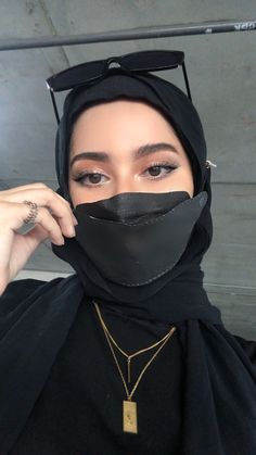 Hijab Selfie, Scarf Aesthetic, Abaya Collection, Black Hijab, Girls Hijab, Collection Ideas, Hijab Style Tutorial, Arabian Women