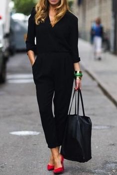 Outfit Nero, Preppy Mom, Minimal Classic Style, Minimal Stil, Wardrobe Challenge, Minimalist Moda, Minimal Chic Style, Dress Minimal, Classic Style Outfits