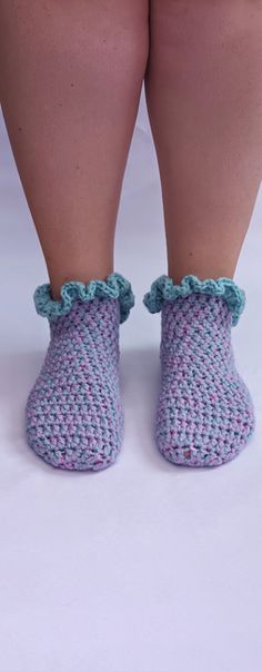 Cute Cuffs Ruffles Socks: Enjoy making this #Crochet interactive pattern by CroCreate (@crocreate) only on @ribblrit with unique tools - Free App available! Get this pattern now and start crafting!