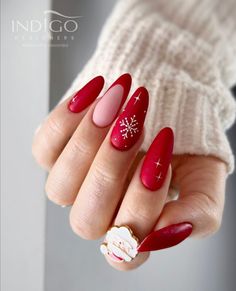 Semi Nails, Red Nails Glitter, Red Christmas Nails, Festive Nail Art, Fancy Nails Designs, Cute Christmas Nails, Christmas Nails Easy, Christmas Nail Art Designs