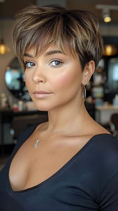 30 Short Hairstyles for Round Faces: Confidence in Every Cut Short Spiked Hair, Crop Hair, Short Hair Trends, Sassy Hair, Short Hair Styles For Round Faces, Cute Hairstyles For Short Hair