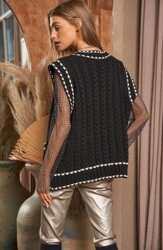 V neck Sleeveless Pocket Detail Oversized tunic 100% Polyester Model Size + Fit:Black: 5’7, 135lbs, wearing a small Knit Vest Pattern Women, Sleeveless Sweater Vest, Pocket Sweater, Oversized Tunic, Sweater Fits, Hand Model, Detailed Sweater, Xl Fashion, Knit Sleeve