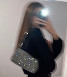 Sparkly Bag Outfit, Sparkly Purse, Sparkly Bag, Purse Outfit, Ootd Instagram, Rockstar Aesthetic, Instagram Pose, Baguette Bag, Black Outfits