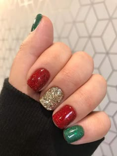 Dipped Holiday Nails, Simple Holiday Nails Acrylic Coffin, Hard Gel Christmas Nails, Holiday Nail Dip Ideas, Unique Dip Nail Designs, Holiday Gel Manicure Ideas, Christmas Dip Manicure Ideas, Anc Christmas Nails, Dipped Nails Ideas Christmas