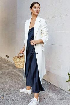 Moda Pin Up, Fashion Instagram Accounts, Minimalistic Outfits, Silk Outfit, Fashion Blogger Style, Looks Street Style, Instagram Outfits, Silk Slip Dress, Inspiration Mode