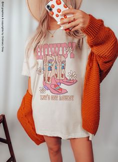 Howdy T Shirt Western Shirt Cute Western Shirts, Cute Oversized Shirts, Oversize Graphic Tee, Birthday Girl T Shirt, Western Graphic Tees, Graphic Tee Outfits, Oversized Graphic Tee, Trendy Graphic Tees, Vinyl Shirts