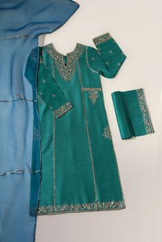 Mahnoor Green Zari Green Silk Fabric, Indian Bride Outfits, Traditional Indian Outfits, Boutique Dress Designs, Fancy Dress Design, Bride Clothes, Green Colour, Green Silk, Embroidery Dress