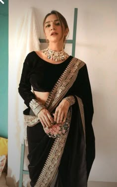 Saree With Lace Border, Velvet Blouse Design, Black Sari, Velvet Saree, Sarees For Girls, Simple Saree Designs, Trendy Outfits Indian, Saree Wearing