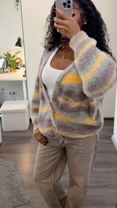 ✧ Knitted Sweatshirt, Zara Drip, Fasion Outfits, Comfortable Outfit, Outfit Inspo Casual, School Looks, Streetwear Fashion Women, Simple Trendy Outfits, Horizontal Stripes