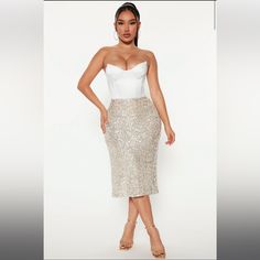 Champagne Skirt. Comfy. Never Worn. Glamorous Midi Skirt For Spring, Glamorous Knee-length Skirt For Spring, Glamorous Knee-length Spring Skirt, White Midi Party Bottoms, White Midi Length Party Bottoms, White Knee-length Pencil Skirt For Party, Party Midi Length Lined Skirt, Glamorous Lined Midi Skirt, Glamorous Midi Lined Skirt