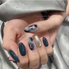 Nail Art Biru Navy, Nail Art Simple Elegant Classy Blue, Nail Art Simple Blue, Nail Art Dark Blue, Nailart Simple Elegant, Nail Art Navy Blue, Navy Nail Ideas, Nail Art Navy, Nail Art Simple Elegant