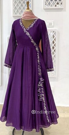 डिजाइनर कपड़े, Designer Anarkali Dresses, Long Frock Designs, Long Gown Design, Anarkali Dress Pattern, Long Dress Design, Indian Dresses Traditional, Dress Design Patterns