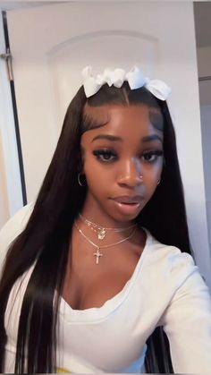 Fall Color Hair Styles For Black Women, Styled Black Hair, Winter Wig Hairstyles, 2 Front Pieces Slick Back Hair Down, New Cute Hairstyles, Hair Laid Wigs, Styles On Wigs Black Women, Straight Lace Front Hairstyles, Leave Out Ideas