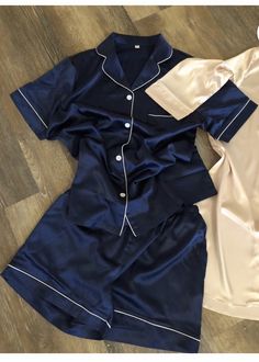 Bridal Party Pajamas, Satin Pajamas Set, Silk Loungewear, Pajamas Aesthetic, Pijamas Women, Cute Pjs, Pajama Fashion, Cute Sleepwear, Cute Pajama Sets