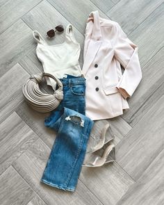 Jeans, blazer, bodysuit, sandals, clear wedge sandals, fun handbag, distressed jeans, waist snatching bodysuit, style guide, liveloveblank Casual Blazer, Body Suit, Casual Summer Outfit, Clothing Hacks, Comfy Casual, Spring Outfits Casual, Smart Casual, Distressed Jeans, Spring Outfit