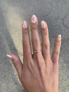 Gel Nail Designs Pink And White, Gel Nail Polish For Short Nails, Simple Nails With White Design, Round Gel X Nail Designs, Neutral Nails With Lines, Biab Nails Swirls, Round Nails With White Design, Nails Inspiration Round Short, Round French Nails With Design