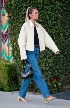 Delilah Hamlin Style, Celebrity Outfits 2023, Delilah Hamlin, Effortless Chic Outfits, Class Outfit, Effortlessly Chic Outfits, Outfit Inspiration Fall, Celebrity Street Style