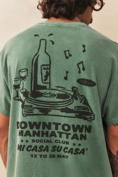 Herren | T-Shirts| Longsleeve Oberteile | Urban Outfitters DE | Urban Outfitters DE Urban Tshirt Design, Urban Outfitters Graphic Tees, Urban Outfitters Men, Cute Shirt Designs, Green Fits, Concert Tshirts, Tour Shirt, T Shirt Vest