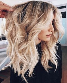 beautiful blonde hair, medium hair, honey blonde Soft Curls For Long Hair, Blond Long Hair, Trendy We Fryzurach, Honey Hair Color, Balayage Blond, Blond Balayage, Beautiful Blonde Hair, Ombre Hair Blonde, Cool Blonde Hair