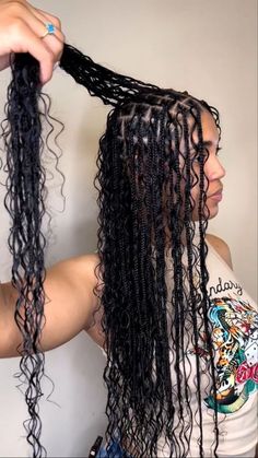 Twisted Side-Swept Hairstyles: Romantic and Feminine Styles for a Soft Finish Braids Designs, Hair Braid Designs, Side Swept Hairstyles, Braided Hairstyles For Teens, Mixed Curly Hair, Natural Braids, Long Hair Color, All Hairstyles, Braids With Curls