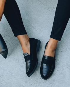 Solid Round Toe Leather Flat Loafer Spring Shoes Women, 2024 Shoes, Loafers Online, Elegant Shoes, Black Loafers, Leather Flats, Work Clothes, Types Of Fashion Styles, Fashion Flats