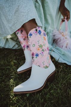 The Patsy - Introducing our stunning, floral embroidered top, ankle high bootie. The shorter length offers a comfortable and easy-to-wear option, while the classic cowboy boot style adds a timeless charm to your outfit. The floral embroidered top adds an elegant touch, while the white bottom gives the boots a modern and fresh feel. Crafted with high-quality materials and attention to detail, these boots are both durable and luxurious. Whether you're dressing up for a night out or adding a touch of Western style to your everyday wear, these booties are sure to impress. With The Patsy, you can strut with confidence and showcase your unique style. Cowboy Boot Style, Classic Cowboy, Glass Slippers, Mom Era, Floral Embroidered Top, Boot Style, Spring Fits, Country Concert, Coastal Cowgirl