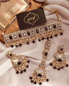 Jewellery Set For Saree, Jewelry Shein, Allah Necklace, Desi Jewelry, Wedding Jewelry Sets Bridal Jewellery, Indian Wedding Jewelry Sets, Indian Bridal Jewelry Sets, Bridal Jewellery Design