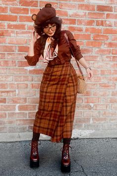 How To Style Vintage Clothes, Dark Academia Business Outfit, Business Casual Outfits Dark Academia, Dark Academia Hourglass Outfit, Vintage Inspired Winter Outfits, Goth Dark Academia Aesthetic, Dark Academia Meets Boho, Womens Dark Academia Fashion, Librariancore Outfits