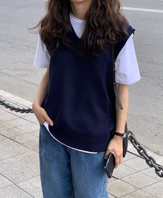 Masc Sweater Vest Outfit, Blue Vest Outfits For Women, Blue Sweater Vest Outfit, Vest Women Outfit, Uniqlo Women Outfit, Outfit Korean Style, Outfit Korean