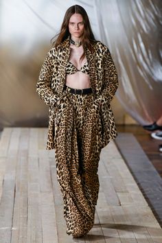 Plus more of the best looks from Milan Fashion Week Spring 2022. Leopard Print Outfits, Animal Print Pillows, Leopard Print Fashion, Leopard Outfits, Kim Jones, Animal Print Outfits, Animal Print Fashion, Donatella Versace, Spring Summer 2022