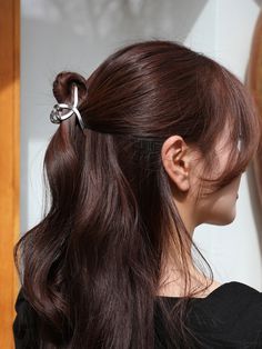 Silver Casual   Zinc Alloy Plain Medium Hair Claw Embellished   Women Accessories Dakota Johnson Color Season, Chocolate Color Hair, Pelo Chocolate, Hair Color For Brunettes, Hairdo For Long Hair, Ribbon Hair, Hair Strand, Hair Inspo Color, Hair Color Trends