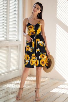 Need to have this black sunflower dress for the next summer vacay! #summerdresses Backless Dress Summer, Sunflower Dress, Summer Black Dress, Printed Summer Dresses, Sunflower Print, Maxi Dresses Casual, Casual Summer Dresses, Mother Of The Bride Dresses, Floral Printed