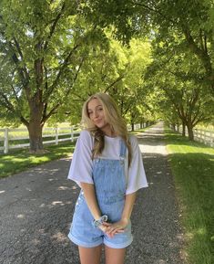 Dungaree Outfit, How To Have Style, Summer Fashion Outfits, Mode Inspiration, Looks Vintage, Spring Summer Outfits, Modest Outfits, Outfits Casuales