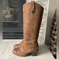 Frye - Brown Distressed Leather Jackie Button Knee High Pull On Boots #76575 - Size 6.5b Low Heel. 2” Heel 14” Shaft Pre-Worn, Please See Images For Scuffs, Weather Spots And Discolorations Frye Jackie Boots, Classic Leather Boots With Buttons, Leather Boots With Button Closure And Round Toe, Pull On Boots, Frye Shoes, Distressed Leather, Shoes Heels Boots, Low Heels, Knee High Boots