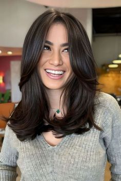 Vintage Layered Hair, Long Layer Medium Hair, Layered Fall Hairstyles, Bouncy Layers Medium, Women’s Layered Hairstyles, Medium Dark Haircut, Long Hair Flipped Ends, Fall Layered Hair, Long Layered Haircuts For Medium Hair