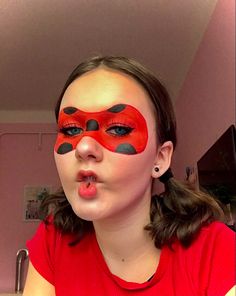 Miraculous Ladybug Face Paint, Cute And Easy Face Paint Ideas, Miraculous Makeup Looks, Miraculous Ladybug Makeup Looks, Sleeping Beauty Face Paint, Makeup Face Paint Looks, Anime Face Paint Ideas, Ladybug Makeup For Kids, Super Hero Face Paint Easy