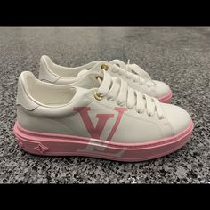 New- Never Worn Louis Vuitton Pink And White Leather Frontline Sneaker- Approximately 1” Rubber Sole, Embossed Lv At Heel, Hard To Find, Comes With Box And Dust Bag. Gold Louie Vuitton At Front Of Lace Hole- I Wear An 8 In Louis Vuitton Shoes But A 7 In Sneaker Pink Louis Vuitton Shoes, Simple Vibes, White Casual Sneakers, Lv Sneakers, Louie Vuitton, Sneaker Outfits Women, Louis Vuitton Sneakers, Louis Vuitton Limited Edition, Louis Vuitton Pink