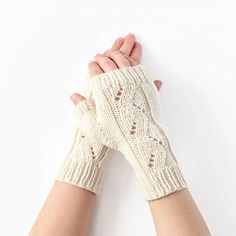 Glacier fingerless gloves | Knitting pattern - Mirella Moments Free Fingerless Gloves Knitting Pattern, Easy Crochet Fingerless Gloves, Fingerless Gloves Tutorial, Knit Hand Warmers, Fingerless Gloves Knitting Pattern, Yarn Room, Gloves Tutorial, Gloves Knitting Pattern, Gloves Knitting