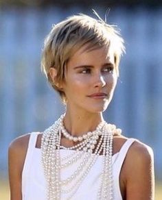 Linda Evangelista Short Hair, Really Short Hair, Cool Short Hairstyles, Short Hairdos, Short Hair Pixie Cuts, Pixie Haircut For Thick Hair, Trendy Short Haircuts, Hair Affair, Girl Haircuts