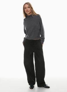 SOLSTICE PARACHUTE PANT | Aritzia All Black Comfy Outfit, Simplicity City, Aritzia Outfits, Aritzia Aesthetic, Loose Black Pants, Aritzia Outfit, Parachute Pants Outfit, Lululemon Outfit, Material Gworl