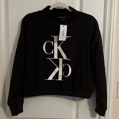 New With Tag Calvin Klein Jeans Mock Neck Cropped Ck Sweatshirt With Bubble Hem Size Xl. Never Worn. White Cropped Hoodie, Calvin Klein Hoodie, Jeans And Hoodie, Calvin Klein Jeans Women, Jeans Logo, Tie Dye Hoodie, Pullover Shirt, Hooded Pullover, Calvin Klein Jeans