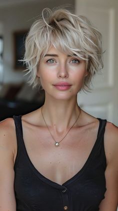 Get inspired with these 23 short hairstyles for women over 40. These trendy pixie cuts and short bobs will make you look and feel fabulous. Click the link to explore these amazing cuts and save your favorites for later! Short Wavy Hairstyles For Women, Kort Bob, Growing Hair, Shaggy Short Hair, Choppy Bob Hairstyles, Messy Short Hair, Edgy Short Hair, Choppy Hair, Short Choppy Hair