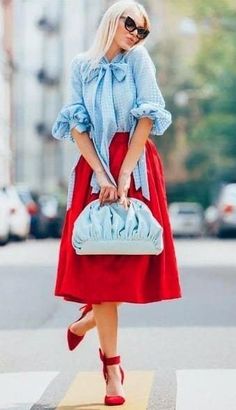 Red Skirt Outfits, Beauty Plan, Color Blocking Outfits, Style Inspiration Spring, Red Skirt, Red Skirts, Fashion Design Clothes, Looks Style, Spring Summer Outfits