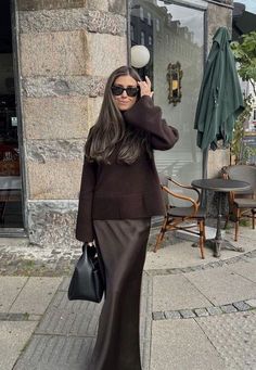 Elevated Winter Outfits, Elevated Casual Outfits Women Winter, 2025 Aesthetic, Long Skirt Outfits, Ideal Wardrobe, Deep Autumn