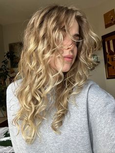 Layered Wavy Curly Hair Medium, Layered Hair Straight And Curly, Natural Blonde Hair Curly, Light Layers Wavy Hair, Layered Wavy Hair Face Framing, Blonette Hair Highlights Curly Hair, Long Haircut With Layers Face Framing Wavy Hair, Long Hairstyles With Layers Curly, 2b Curly Hair Haircuts Layers