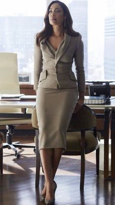 Secretary Outfits, Pencil Skirt Outfits, Sophisticated Outfits, Office Outfits Women, Trendy Fall Outfits, Classy Work Outfits