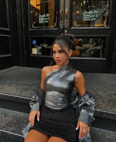 Metallic Outfit Ideas Concert, Saturno Outfit Ideas, Drake 2023, Metallic Top Outfit, The Weeknd Concert Outfit, Metallic Corset, Drake Concert